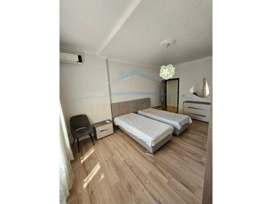 Tirane, jepet me qera 2+1 Kati 3, 85 m² 600 € (bllok)