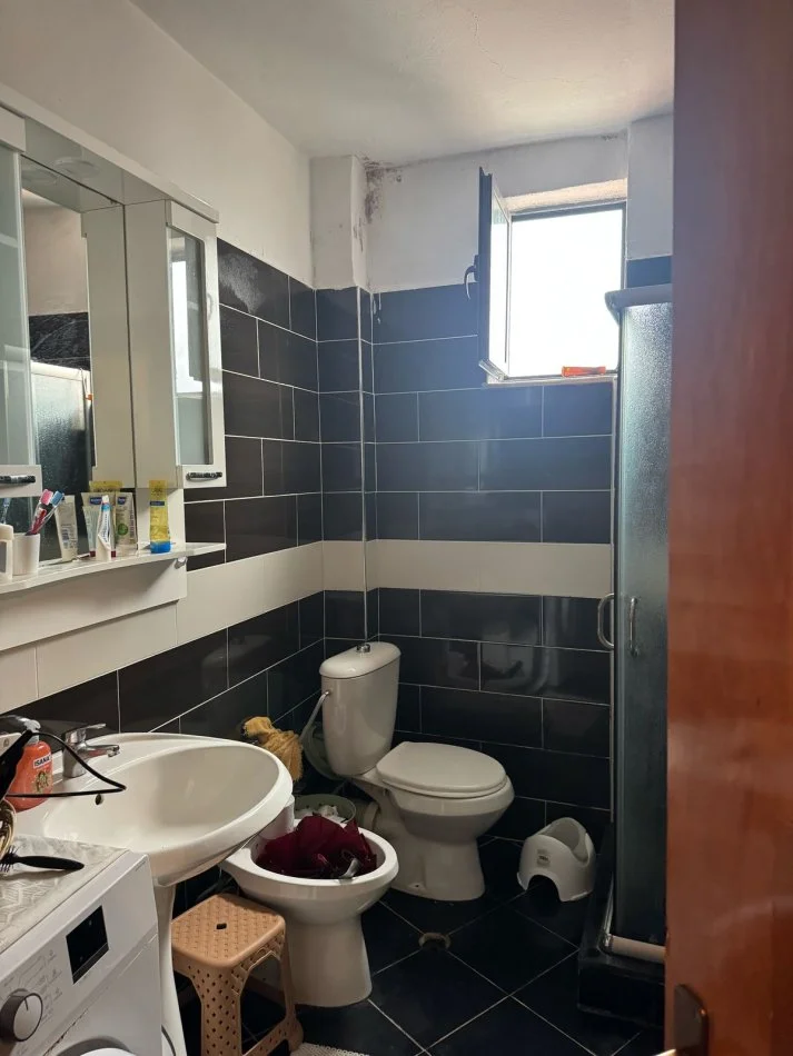 Tirane, jepet me qera apartament 1+1 Kati 11, 75 m² 450 € (rruga Qemal Stafa)