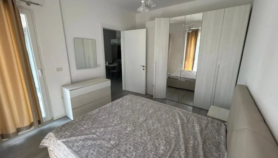 Tirane, jepet me qera apartament 2+1 Kati 3, 50.000 € (Prane qendres Emerald)