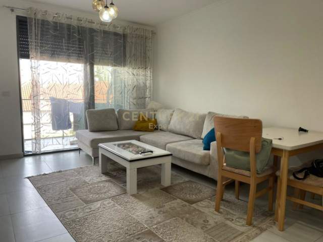 Tirane, jepet me qera apartament 2+1+BLK Kati 1, 450 Euro (Don Bosko)