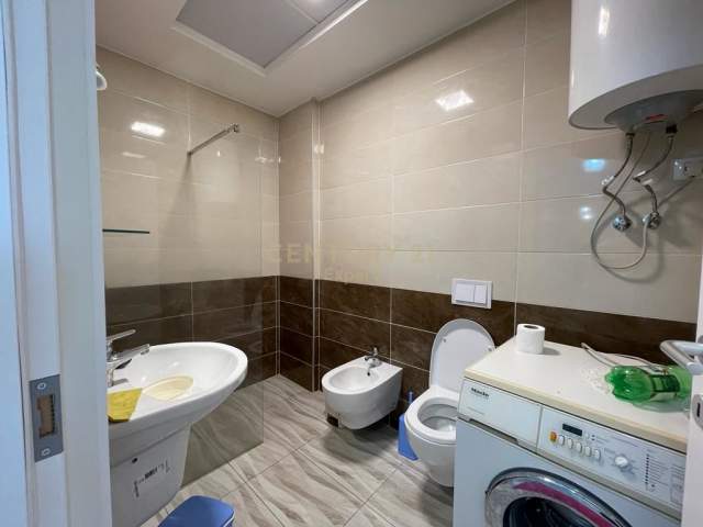 Tirane, jepet me qera apartament 2+1+BLK Kati 1, 450 Euro (Don Bosko)