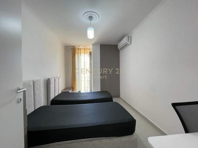 Tirane, jepet me qera apartament 2+1+BLK Kati 1, 450 Euro (Don Bosko)