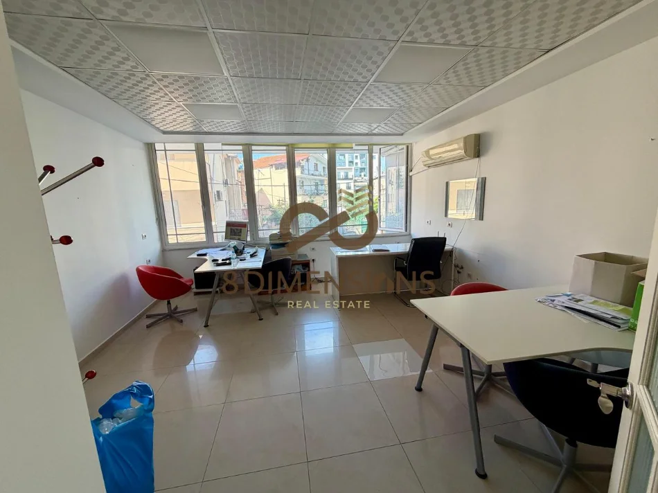 Tirane, shitet garsonier 1+1 Kati 1, 42 m² 104.000 € (rruga e barrikadave)