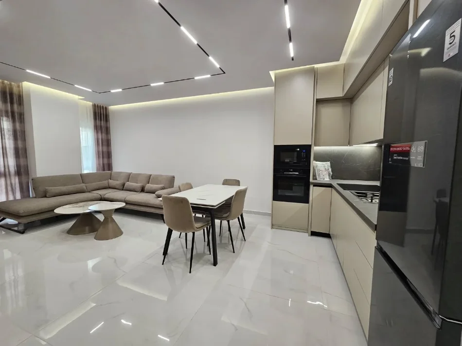 Tirane, jepet me qera apartament 1+1 Kati 6, 750 € (ZOGU I ZI)