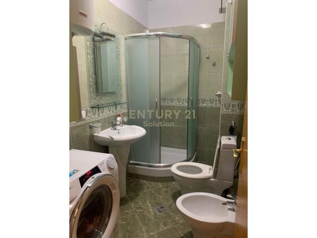 Tirane, jepet me qera apartament 1+1+BLK Kati 7, 75 m² 500 Euro (Komuna e Parisit)