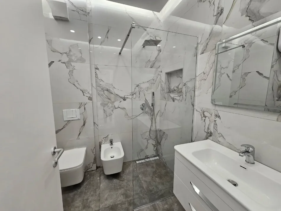 Tirane, jepet me qera apartament 1+1 Kati 6, 750 € (ZOGU I ZI)