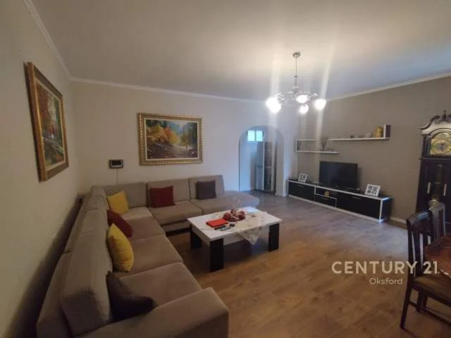 Tirane, jepet me qera apartament 2+1+A+BLK Kati 5, 115 m² 500  (mine peza)