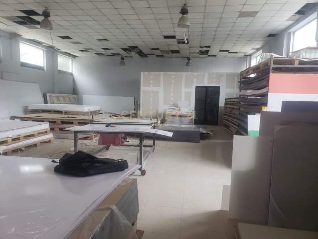Tirane, jepet me qera ambjent biznesi Kati 0, 600 m² 1.800 Euro