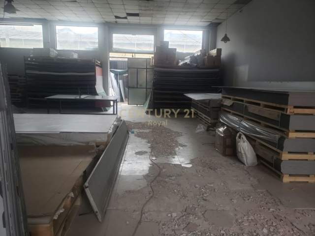 Tirane, jepet me qera ambjent biznesi Kati 0, 600 m² 1.800 Euro