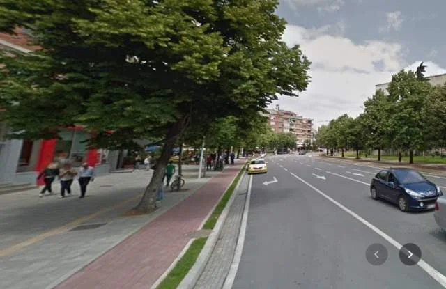 Tirane, jap me qera ambjent biznesi Kati 0, 90 m² 1.300 Euro (Qender)