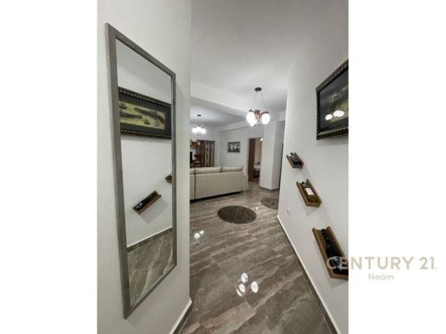 Tirane, jepet me qera apartament 1+1+BLK Kati 3, 90 m² 550 Euro (Qender, tek Dollari)