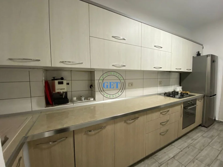 Durres, shitet apartament 1+1 Kati 2, 70 m² ,2300 euro m2(Bulevardi)