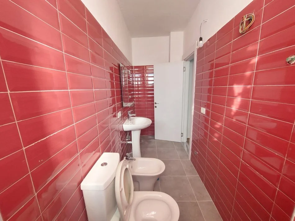 !DHENE! Durres, jepet me qera apartament 3+1+Aneks+Ballkon Kati 4, 127 m² 250 € (Ish Urt)