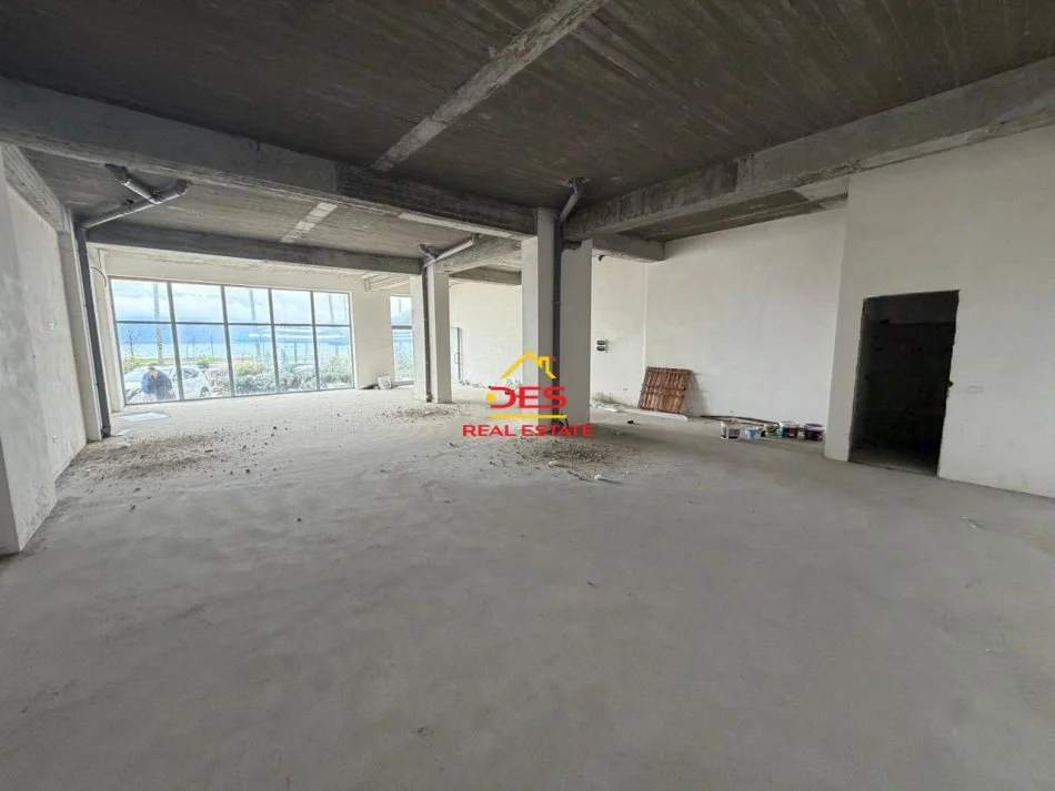Vlore, jepet me qera ambjent biznesi Kati 0, 170 m² 3.500 € (Lungomare)