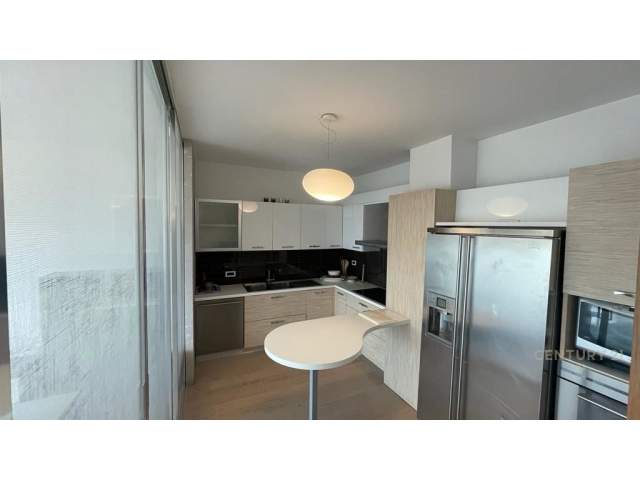 Tirane, jepet me qera apartament 3+1+BLK Kati 4, 146 m² 2.100 Euro (Nobis, Liqeni i Tiranes)