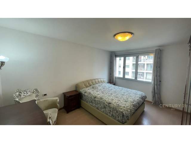 Tirane, jepet me qera apartament 3+1+BLK Kati 4, 146 m² 2.100 Euro (Nobis, Liqeni i Tiranes)