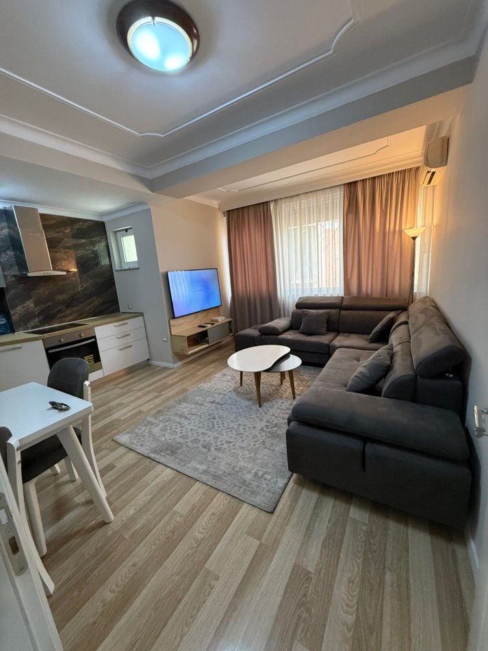 Tirane, shitet apartament 2+1 Kati 7, 98 m² 300.000 € (Libri Universitar)