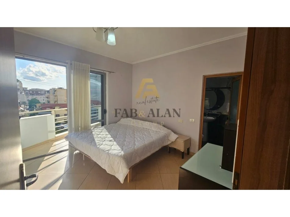 Tirane, jepet me qera apartament 2+1 Kati 3, 103 m² 450 € (Fresku, prane SPAR 2)