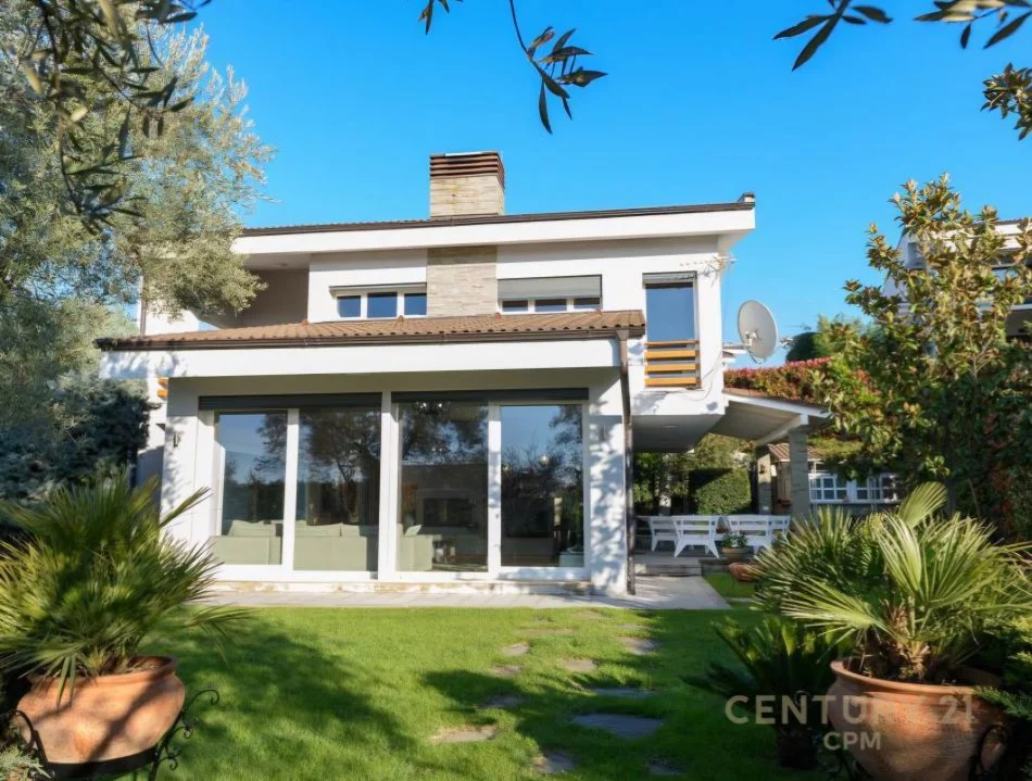 Tirane, jepet me qera Vile 4+1 Kati 2, 649 m² 3.000 € (Teg)