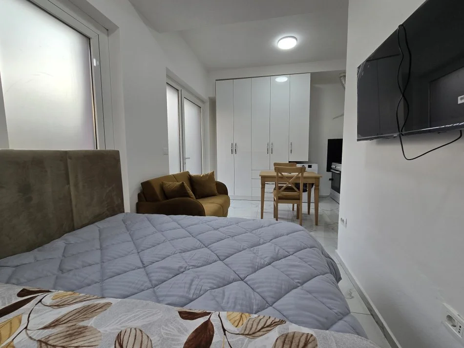 Tirane, jepet me qera apartament 1+1 Kati 0, 24 m² 280 € (Ali Demi)