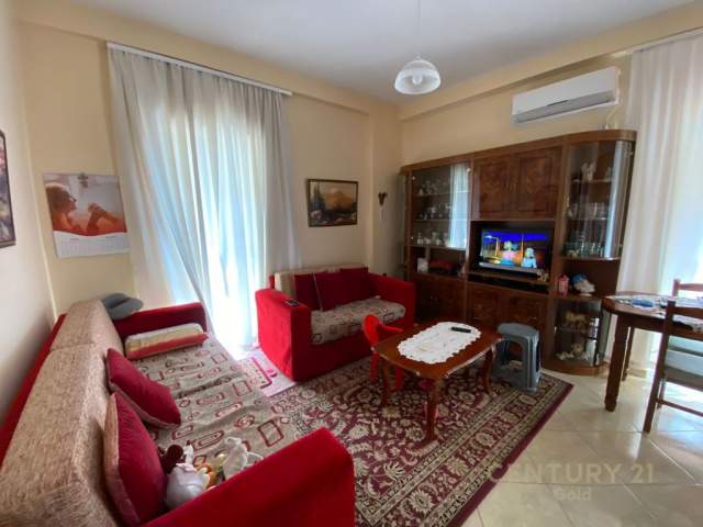Tirane, jepet me qera apartament 1+1+BLK Kati 5, 68 m² 220 Euro (Rruga Kongresi i Manastirit)