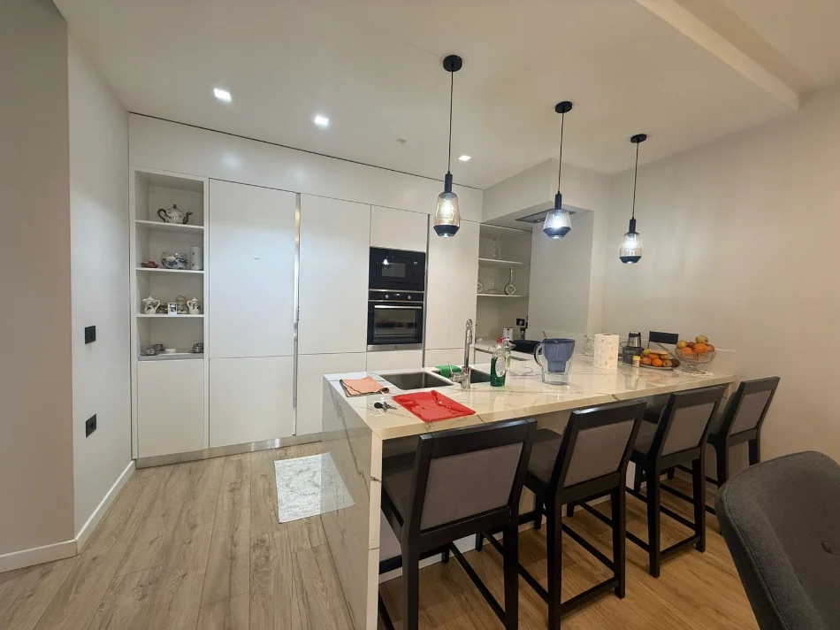 Tirane, shitet apartament 1+1+Ballkon Kati 4, 75 m² 130.000 € (Rruga e Thesarit)