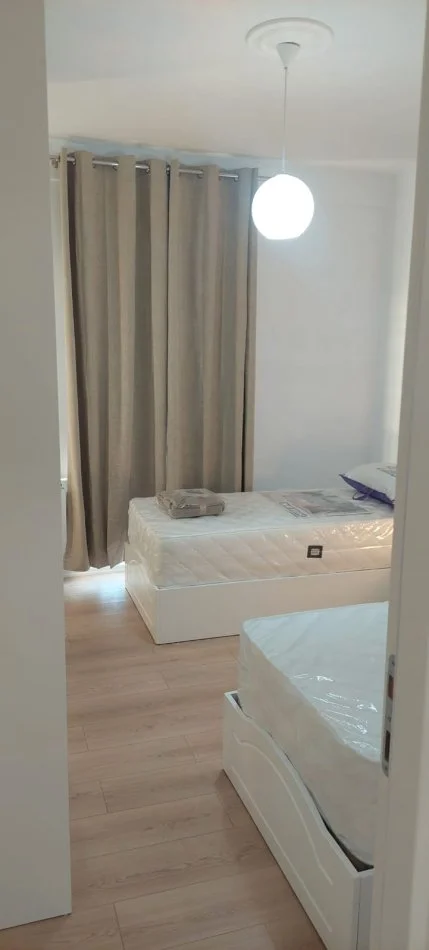 Tirane, jepet me qera apartament 2+1+Ballkon Kati 6, 80 m² 650 €