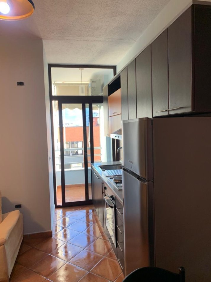 Tirane, jepet me qera apartament 1+1 Kati 8, 480 € 