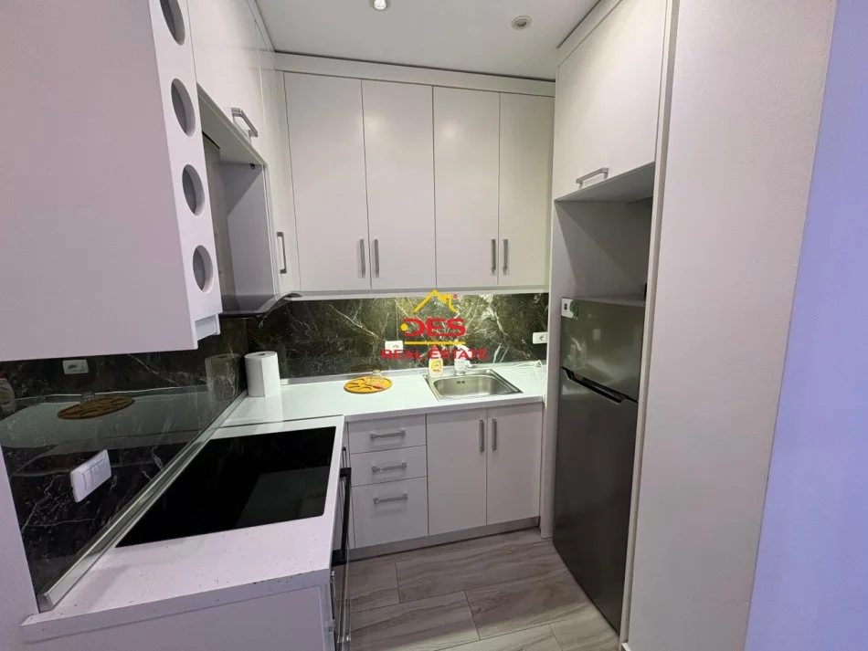 Vlore, jepet me qera apartament 1+1+Ballkon Kati 10, 70 m² 400 € (Rruga Gjergj Arianiti)