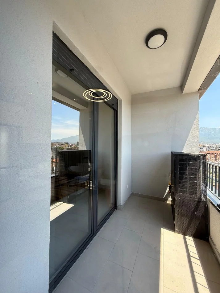 Tirane, jap me qera apartament 1+1 Kati 4, 70 m² 700 € (Rruga Karl Gega)