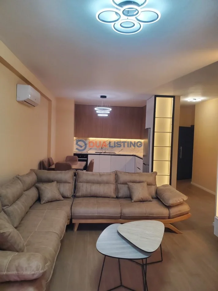 Tirane, jepet me qera apartament 2+1 , 1.200 € 