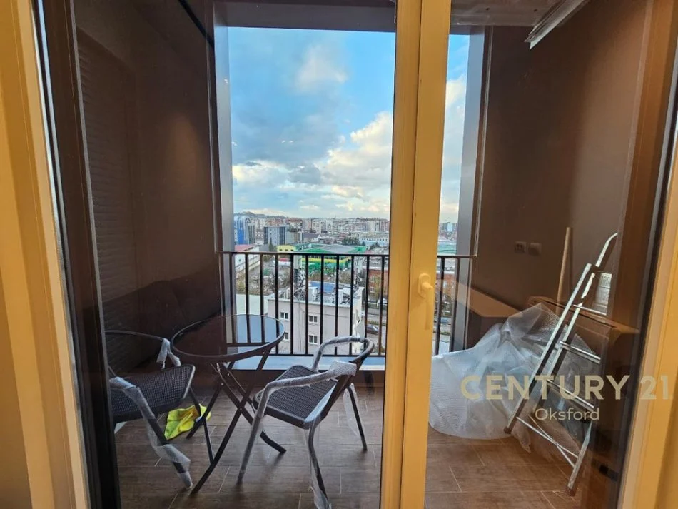 Tirane, jepet me qera apartament 2+1+Ballkon Kati 6, 80 m² 650 € (Rruga Kavajes, Spitali Amerikan 3)