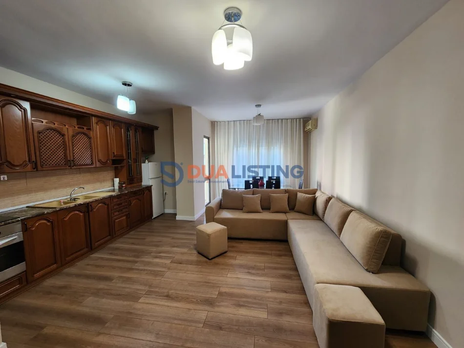 Tirane, jepet me qera apartament 2+1 , 700 € 