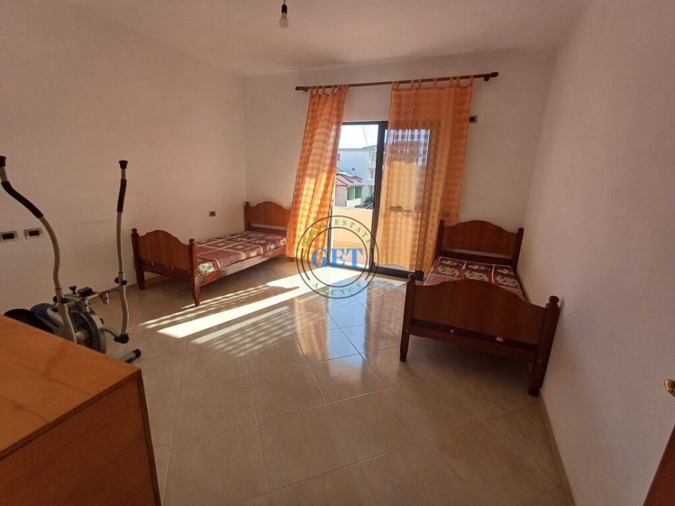 Durres, jepet me qera apartament 2+1+Ballkon Kati 3, 95 m² 250 € (Lagjja 18)