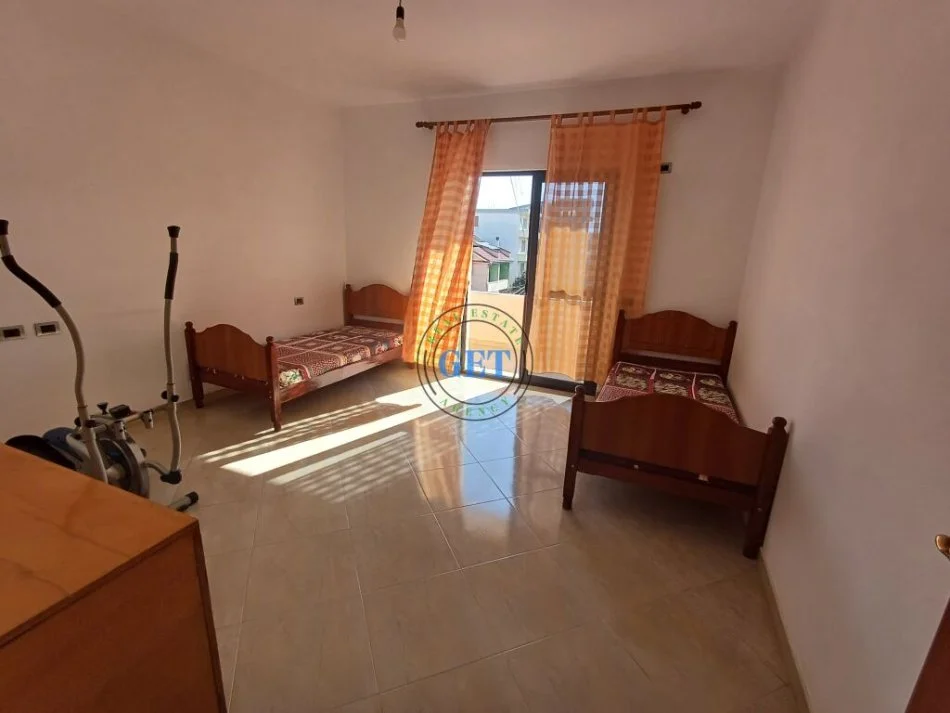 Durres, jepet me qera apartament 2+1+Ballkon Kati 3, 95 m² 250 € (Lagjja 18)