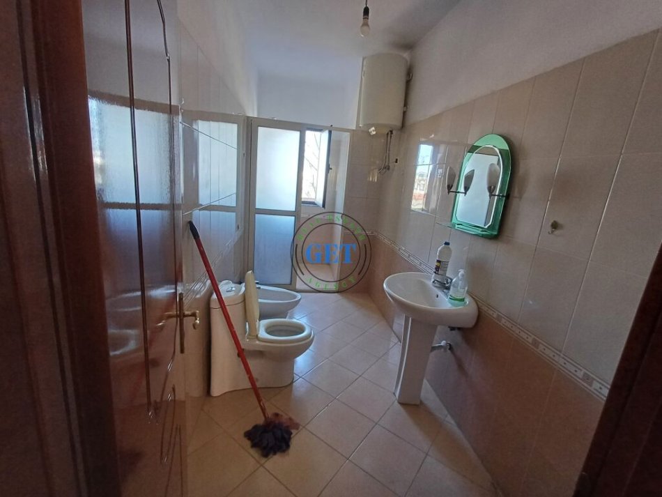 Durres, jepet me qera apartament 2+1+Ballkon Kati 3, 95 m² 250 € (Lagjja 18)