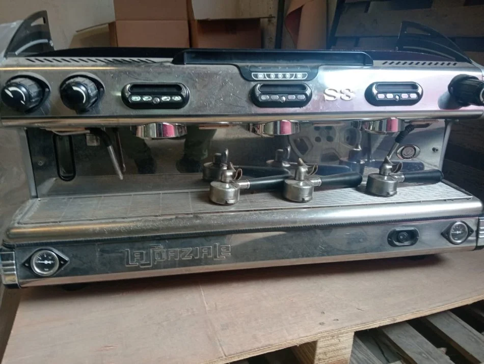 Greqi, Shes Mullinj kafeje .