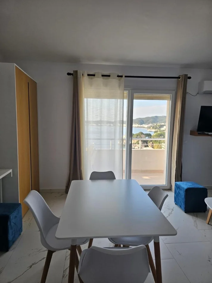 Vlore, Pranë Marina Bay | Uji i Ftohtë Jepet me qira afatgjatë, 1+1 me pamje nga deti.