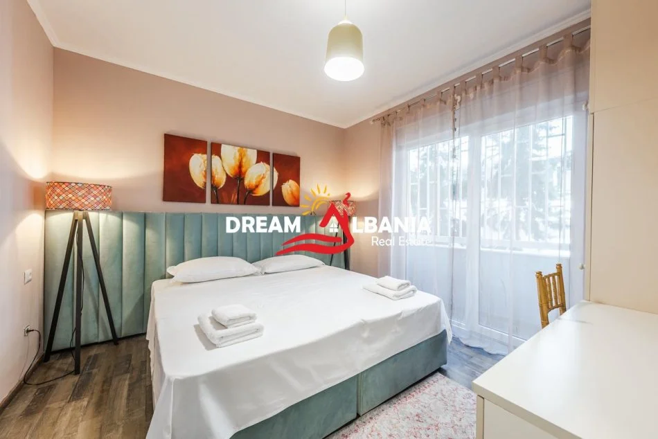Tirane, jepet me qera apartament 2+1 , 120 m² 900 € (tek Liqeni i Thatë)