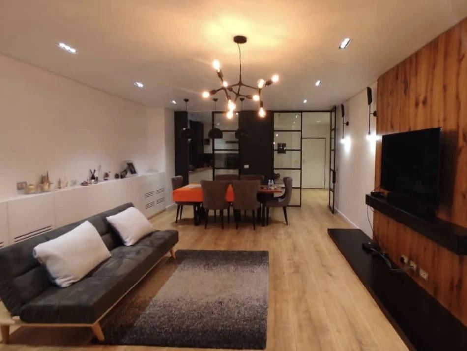 Tirane, jepet me qera apartament 2+1+Ballkon , 165 m² 2.000 € (Bllok)