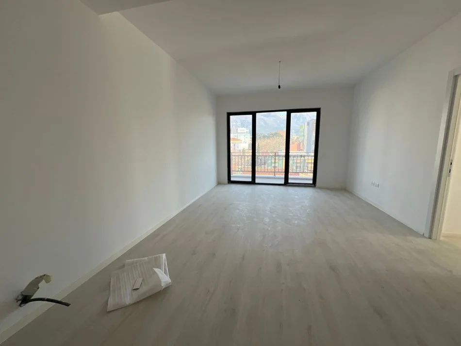 Tirane, jepet me qera apartament 2+1+Ballkon Kati 5, 100 m² 550 € (rruga dibres)