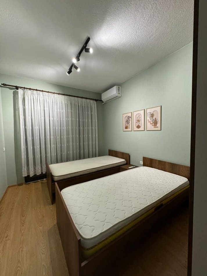 Tirane, jepet me qera apartament 1+1 50 m²,cmimi 37.000 lek (Kongresi manastirit)