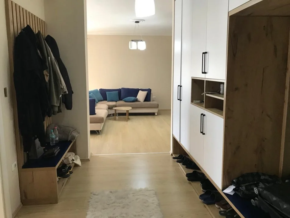 Tirane, jepet me qera 2+1+Ballkon , 136 m² 700 € (tek Liqeni Thate)