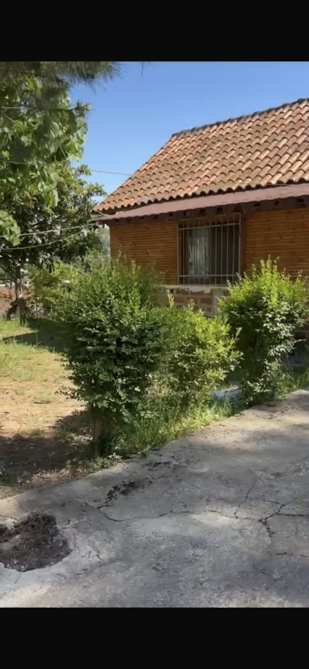 Tirane, jepet me qera shtepi 1+1+Ballkon Kati 1, 400m² 350 € (Rruga teleferikut,Fresk)