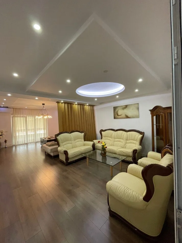 Tirane, shitet apartament 3+1+Aneks+Ballkon Kati 5, 164 m² 409.000 € (Komuna e Parisit)