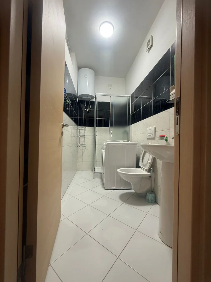 Tirane, jap me qera apartament 1+1+Ballkon Kati 5, 398 € 
