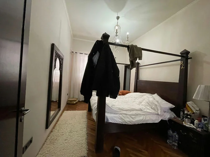 Tirane, jepet me qera apartament 2+1+Ballkon , 120 m² 1.300 € (Rruga ''Barrikadave")