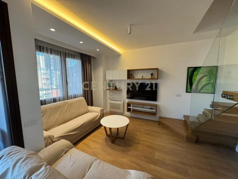 Tirane, jepet me qera apartament duplex 3+1 Kati 6, 170 m² 1.500 € (Rruga e Barrikadave)