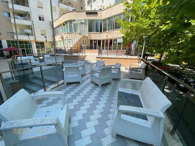 Tirane, jepet me qera lokal Kati 0, 210 m² 750 Euro