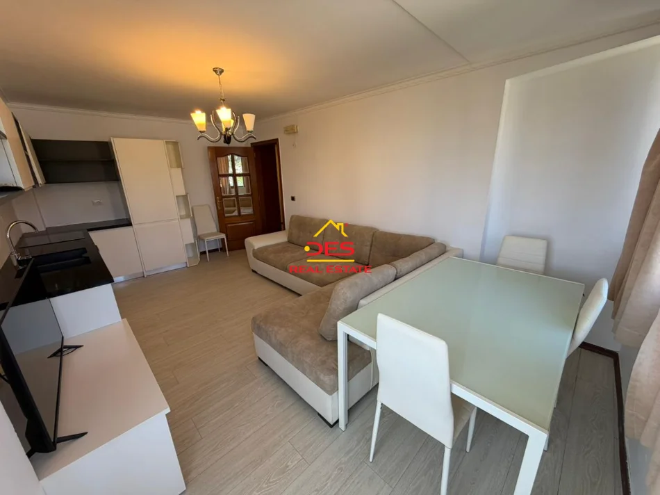 Vlore, jepet me qera apartament 1+1+Ballkon Kati 5, 70 m² 330 € (Rruga Rakip Malile)